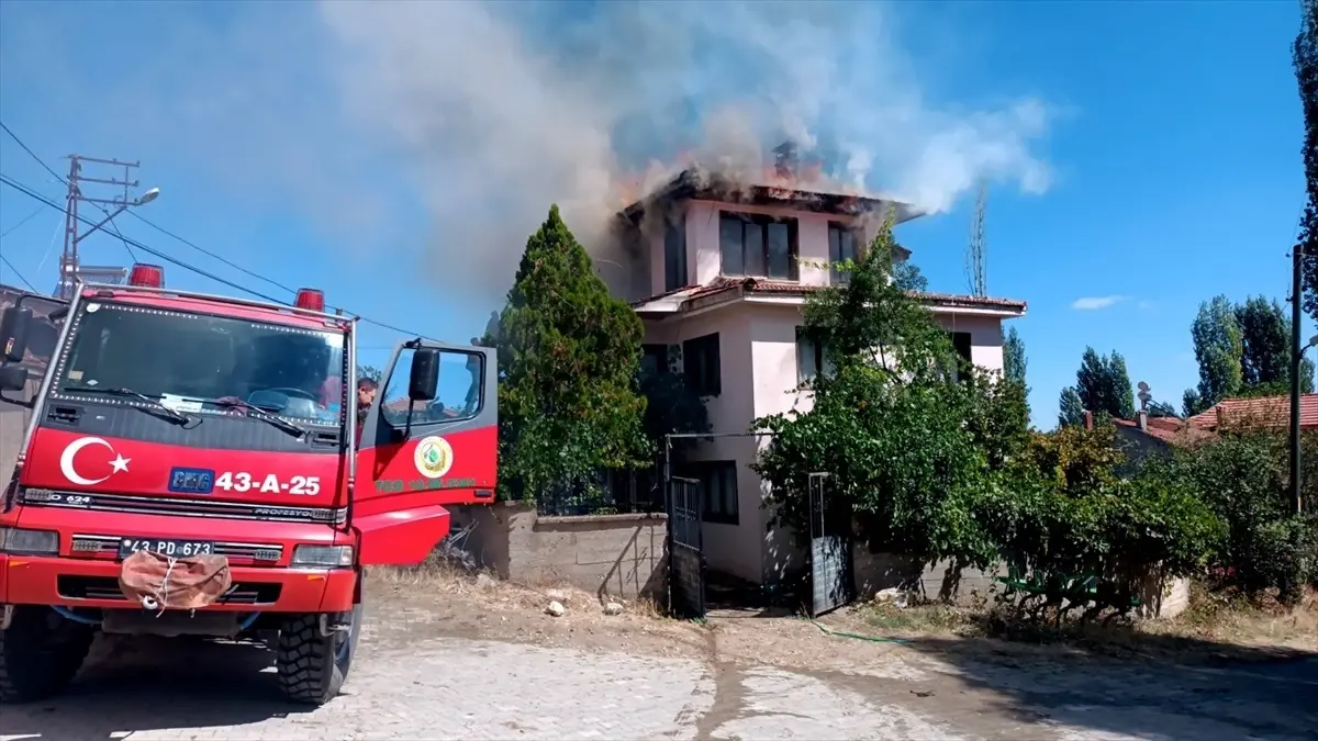 Çavdarhisar'da Gözleme Yaparken Yangın Çıktı