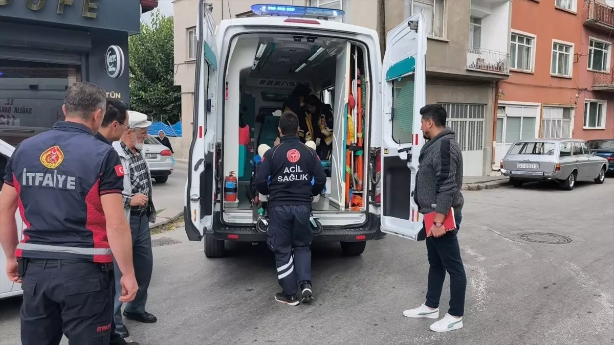 Kütahya'da Yaşlı Adam Düşüp Yaralandı, İtfaiye Kurtardı