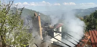 Kütahya'da İki Katlı Evde Yangın Çıktı