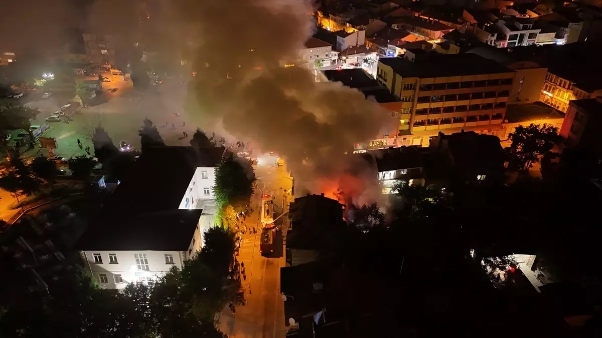 Tavşanlı'da İş Yerinde Yangın Çıktı