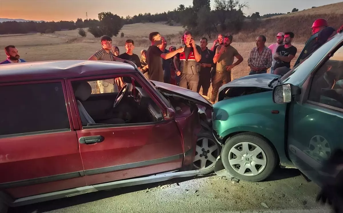 Kütahya'da Trafik Kazası: 2 Ölü, 1 Yaralı