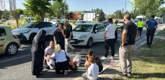 Kütahya'da Yaya Geçidinde Otomobilin Çarptığı İki Kız Kardeş Yaralandı
