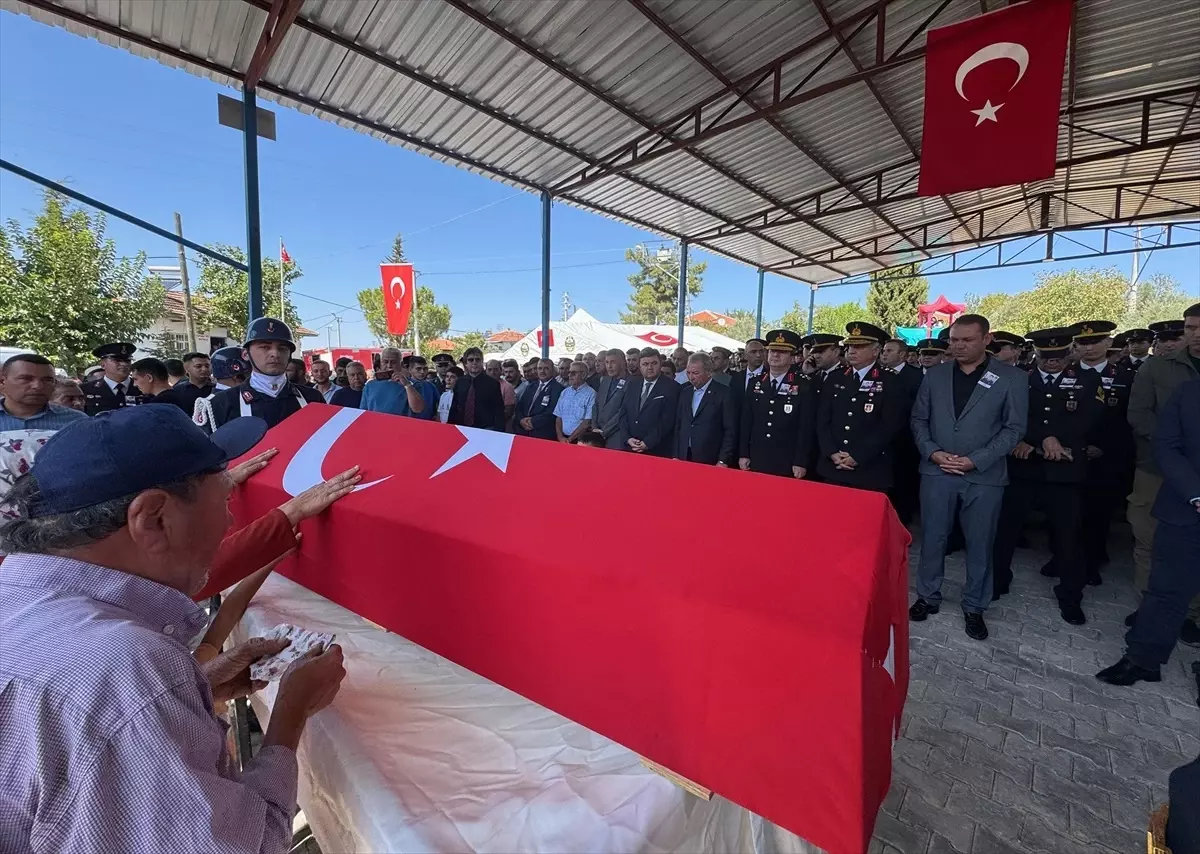 Kütahya'da şehit olan jandarma uzman çavuş Manisa'da son yolculuğuna uğurlandı