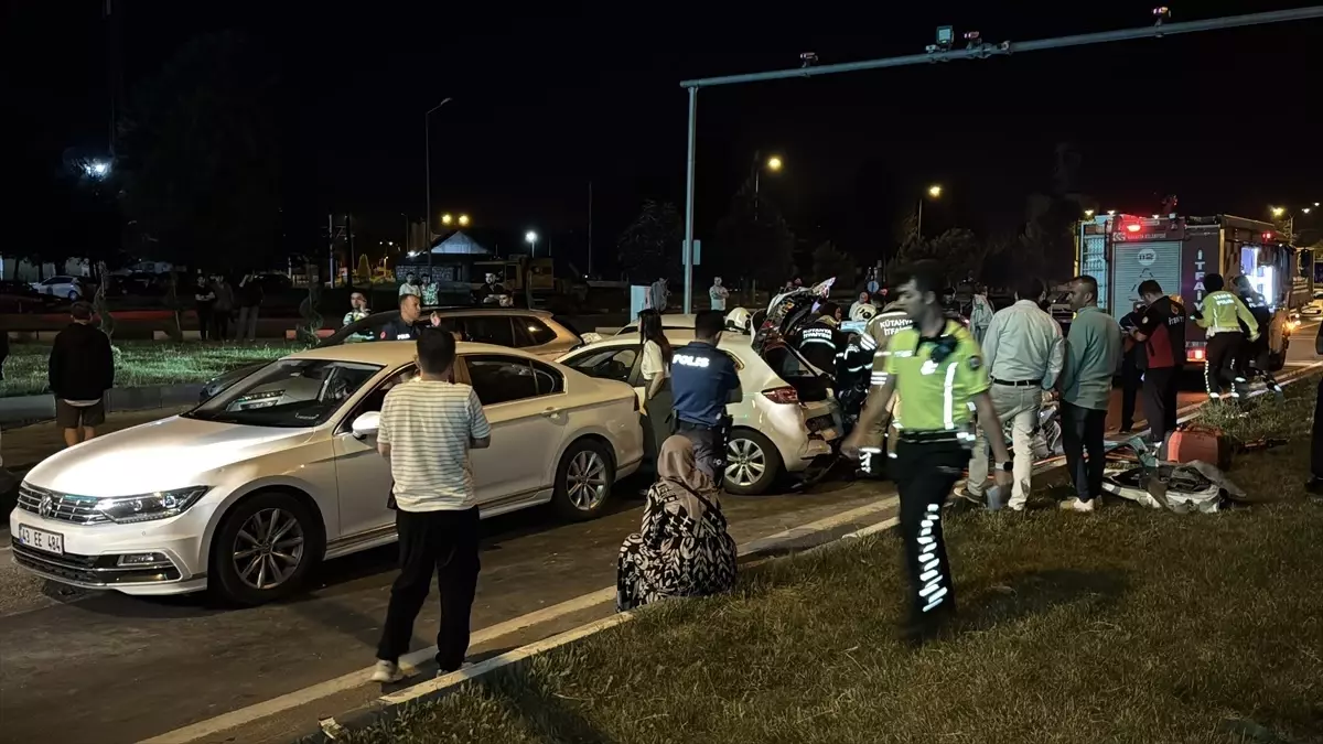 Kütahya'da Zincirleme Trafik Kazası: 4 Yaralı