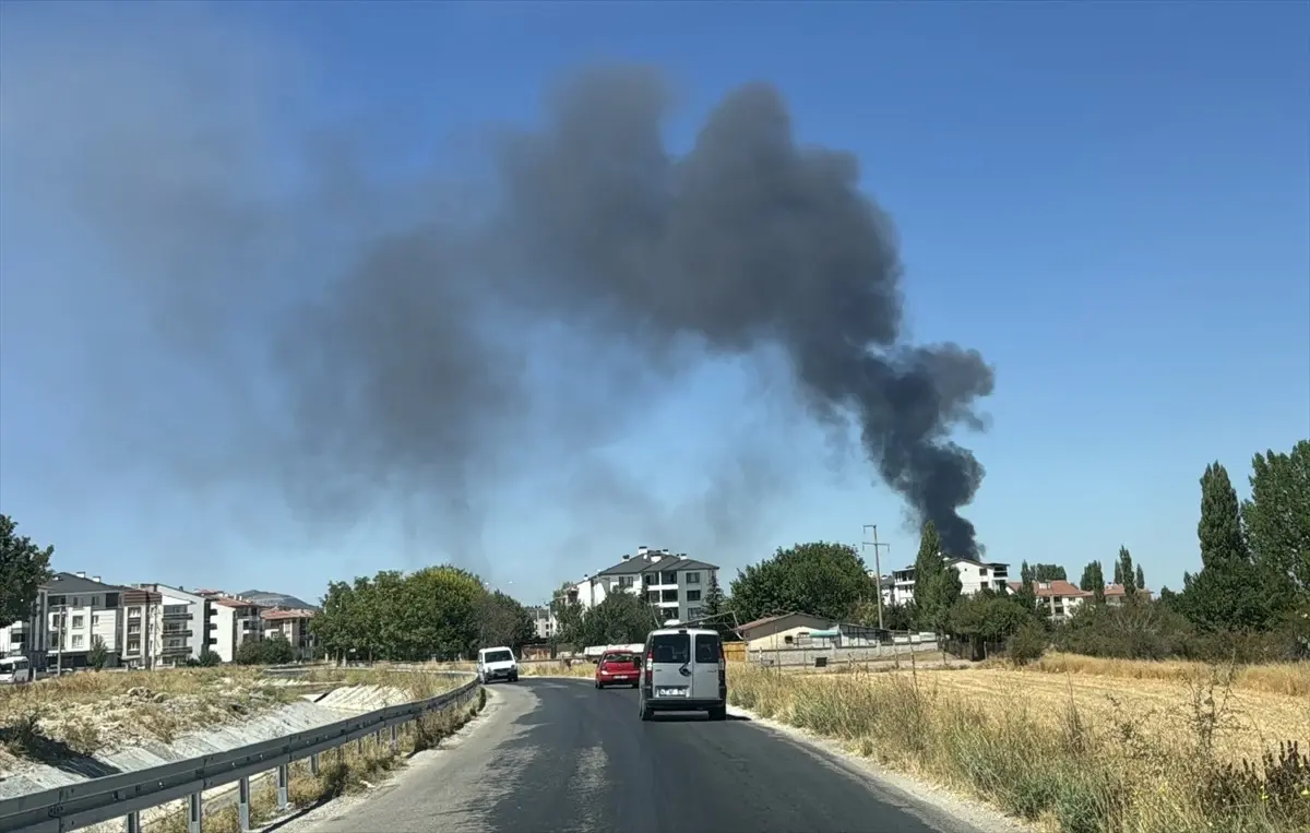 Kütahya Hava Er Eğitim Tugayı'nda Yemekhane Yangını Kontrol Altına Alındı