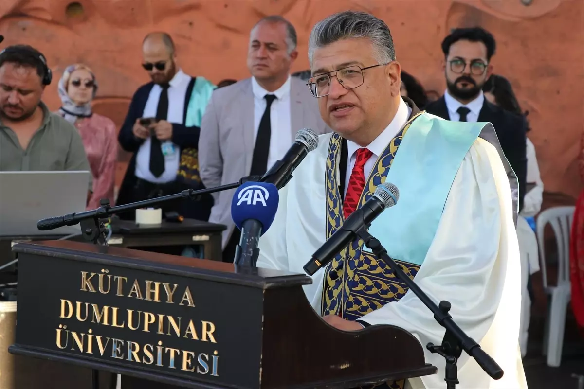 Dumlupınar Üniversitesi 5.035 Öğrenci Mezuniyet Töreni Düzenledi
