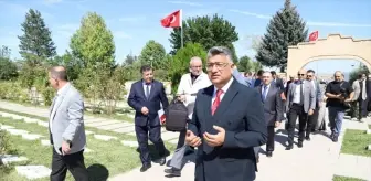 Kütahya Dumlupınar Üniversitesi Senatosu Dumlupınar Şehitliği'nde toplandı