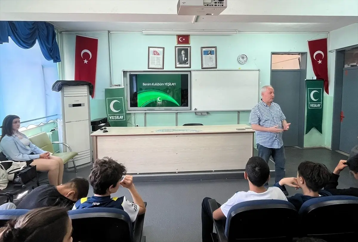 Kütahya Yeşilay Şubesince teknoloji bağımlılığı semineri düzenlendi