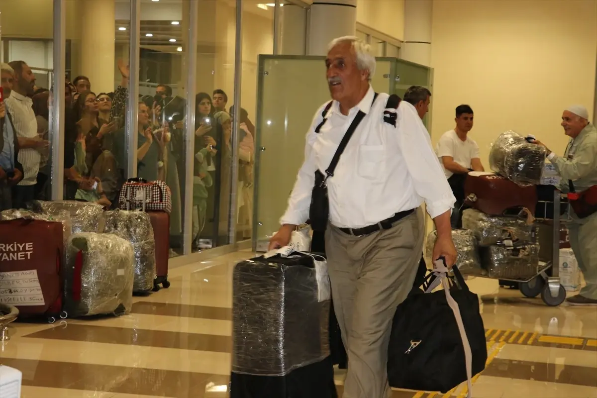 Hacılar, Ağrı'da Sevinçle Karşılandı