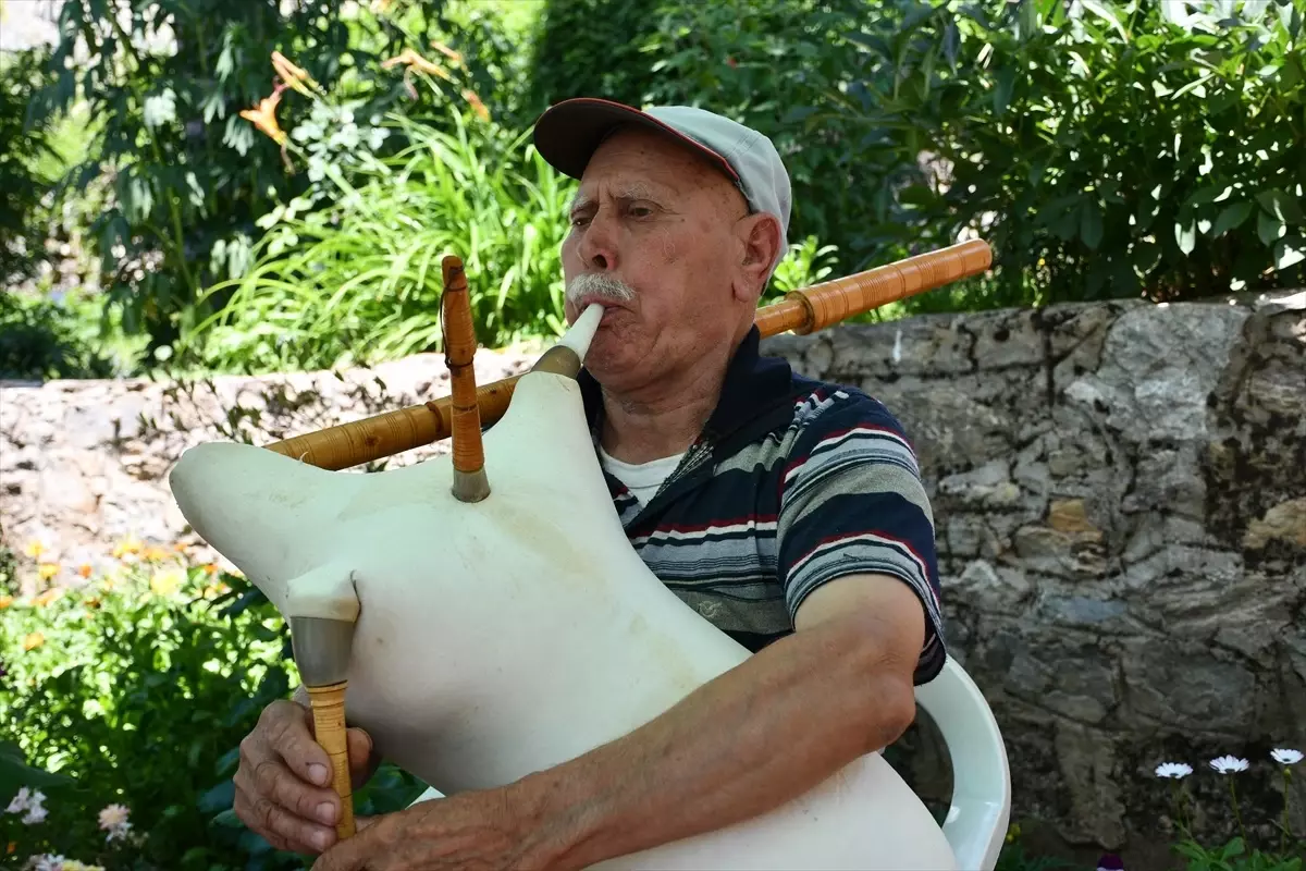 Kuzey Makedonya'da Tulum Sanatı Gelecek Nesillere Aktarılıyor