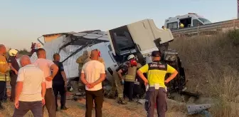 Kuzey Marmara Otoyolu'nda Tır Devrildi, Sıkışan 2 Kişi İçin Kurtarma Çalışması Başlatıldı