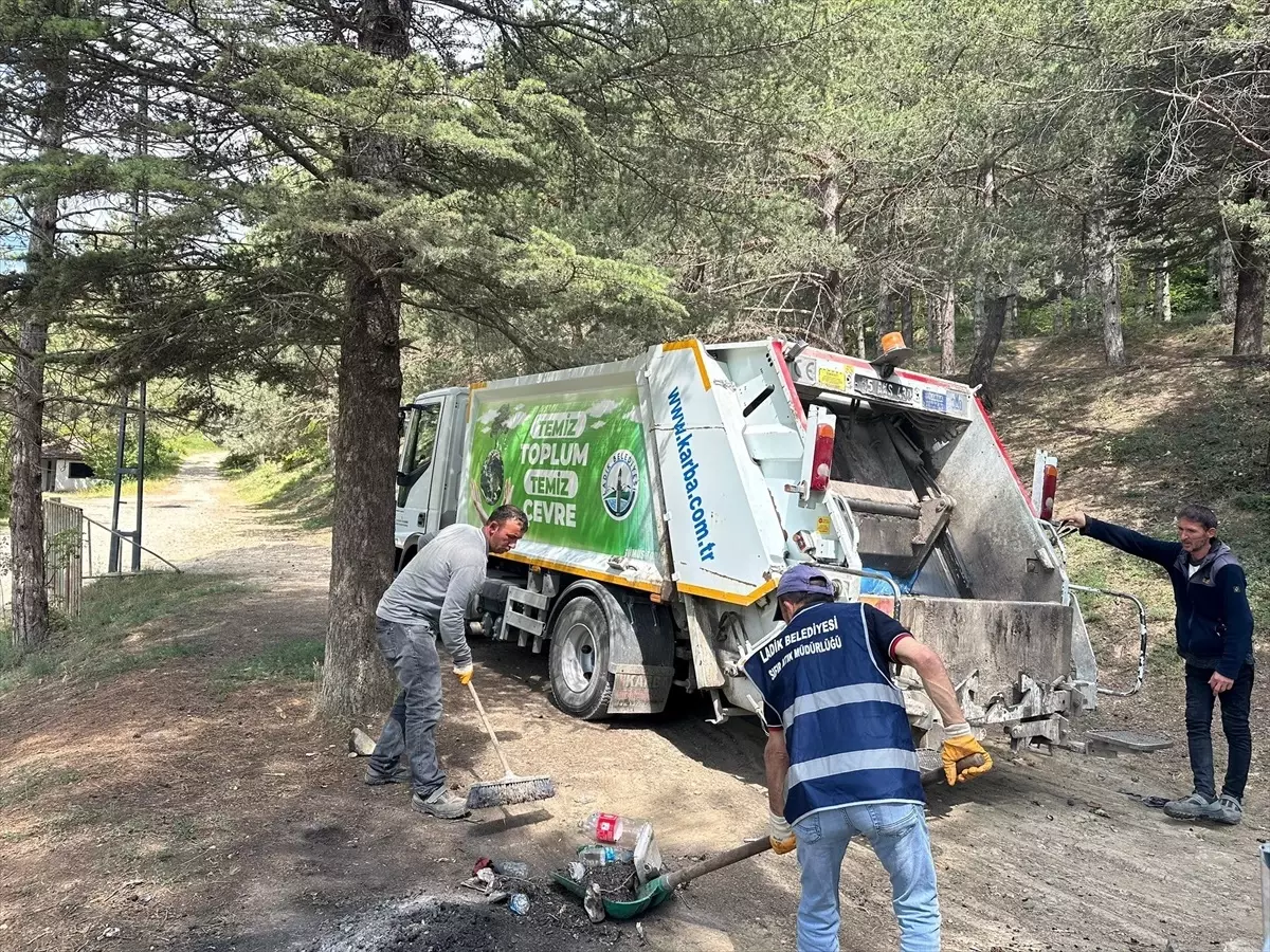 Ladik Belediyesi Piknik Alanlarında Temizlik Çalışmaları Yürüttü