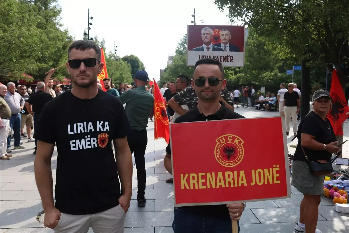 Kosova'da UÇK Komutanlarına Destek Gösterisi