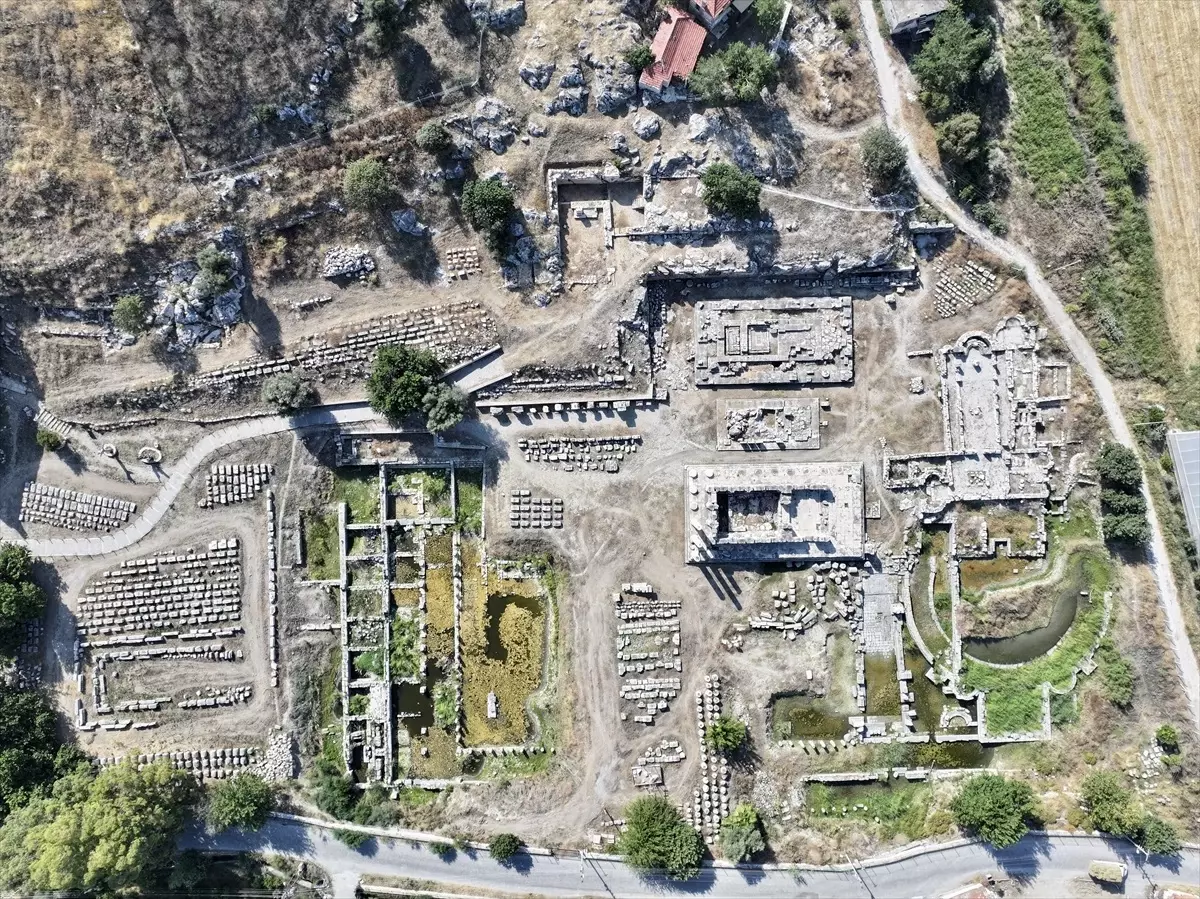 Letoon Kutsal Alanı'nda Tiyatro Restorasyon Çalışmaları Başladı