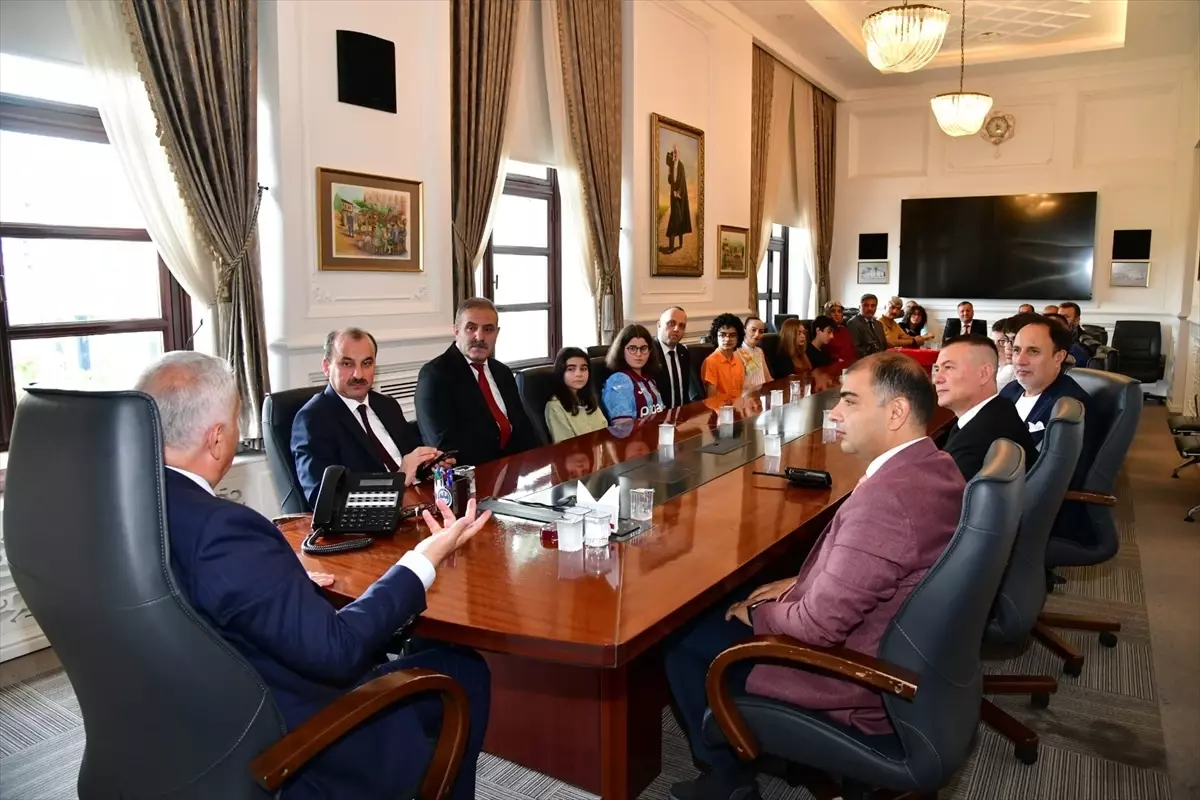 Trabzon Valisi, LGS Türkiye Birincilerini Ağırladı