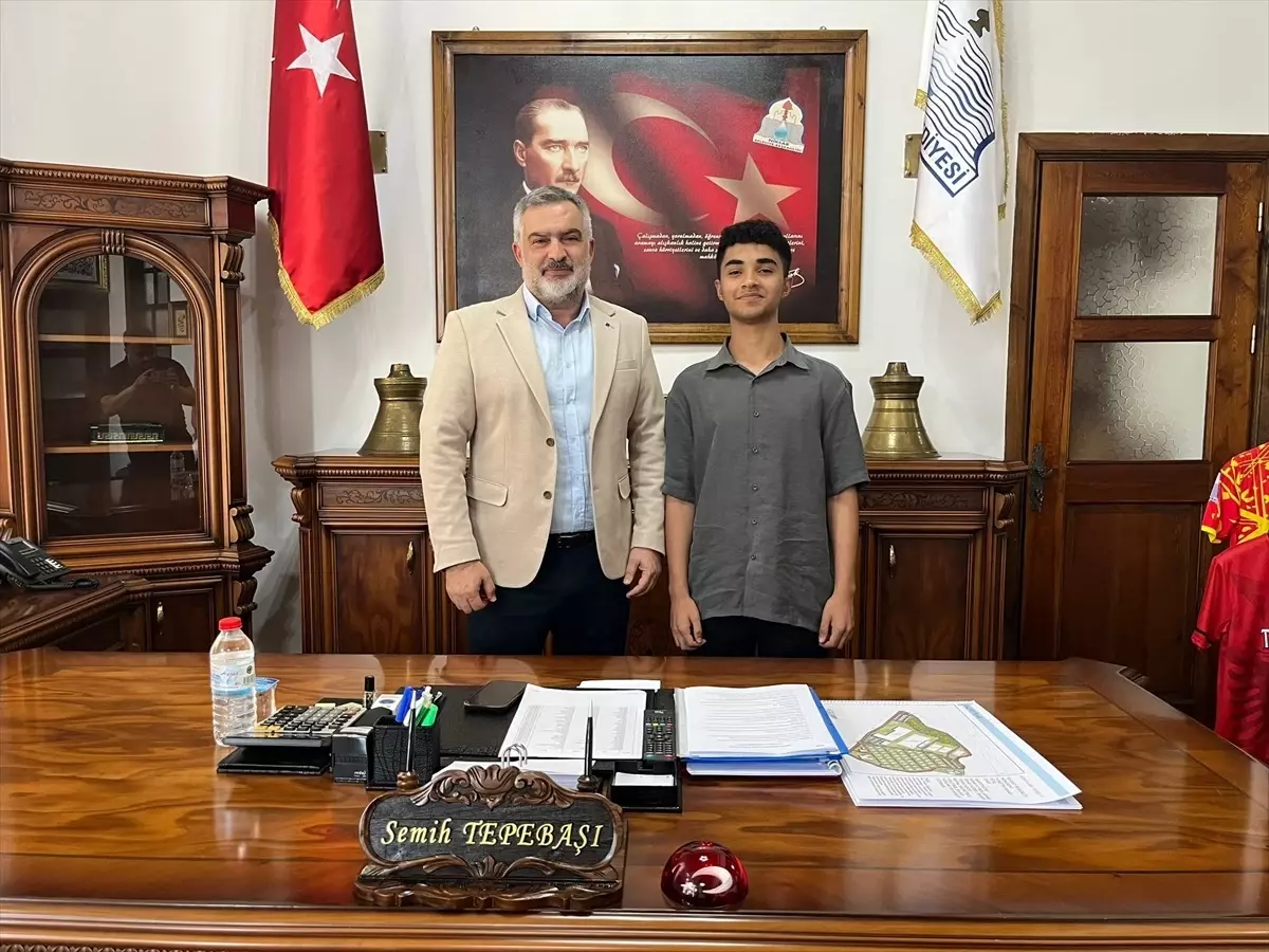 Tam Puan Alan Öğrenciye Altın Ödülü