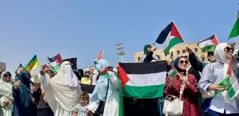 Libyalılar Gazze'ye ilerleyen Mağrib Direniş Konvoyu'nu başkent Trablus'ta coşkuyla karşıladı