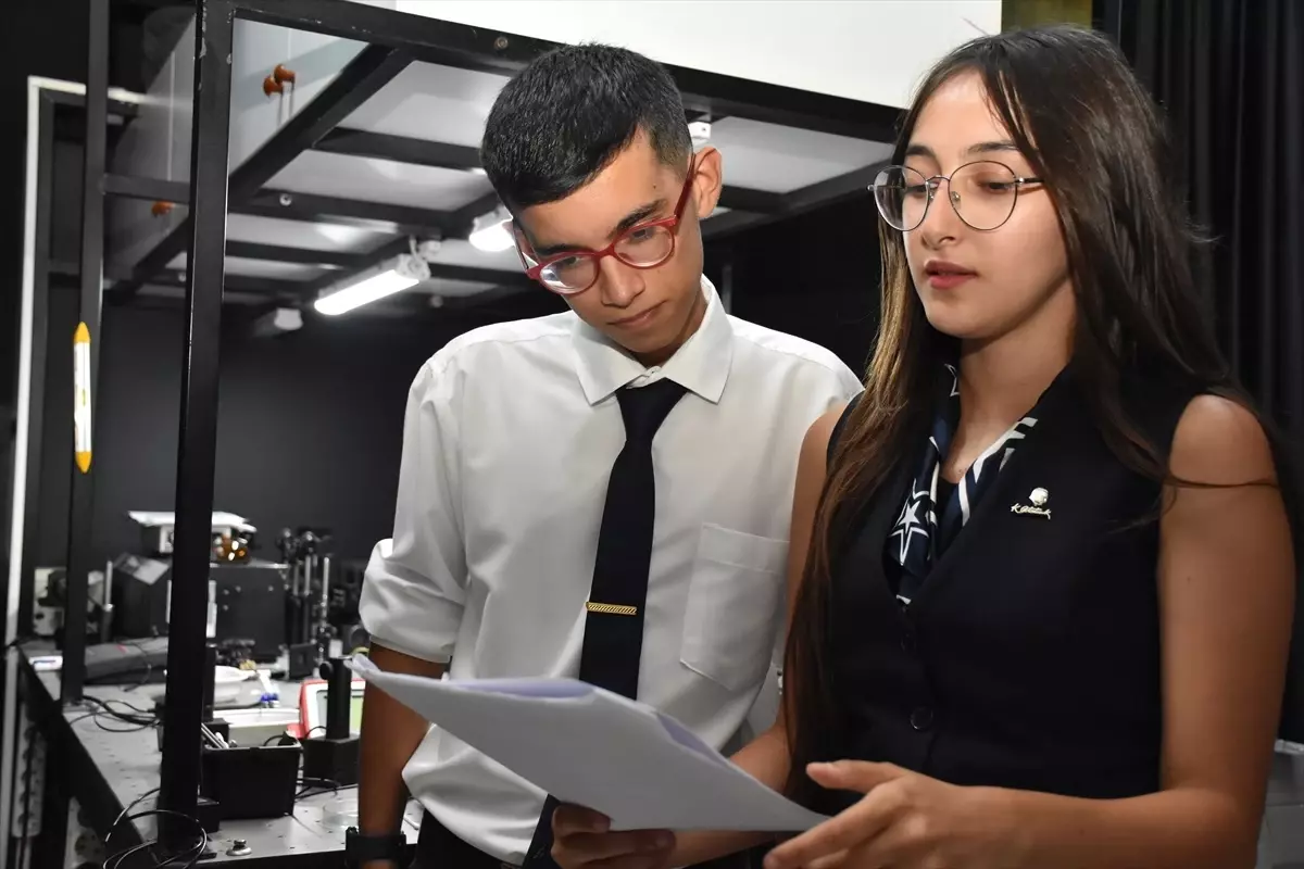Lise öğrencileri, atom altı parçacığının görüntülenmesi projeleriyle NASA'dan davet aldı