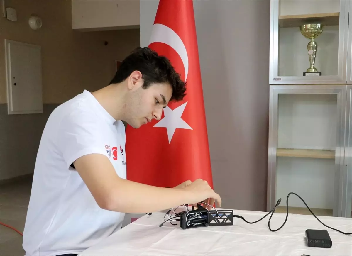 Tekirdağlı Öğrencilerin Görme Engellilere Destek Projesi: Sensörlü Gözlük