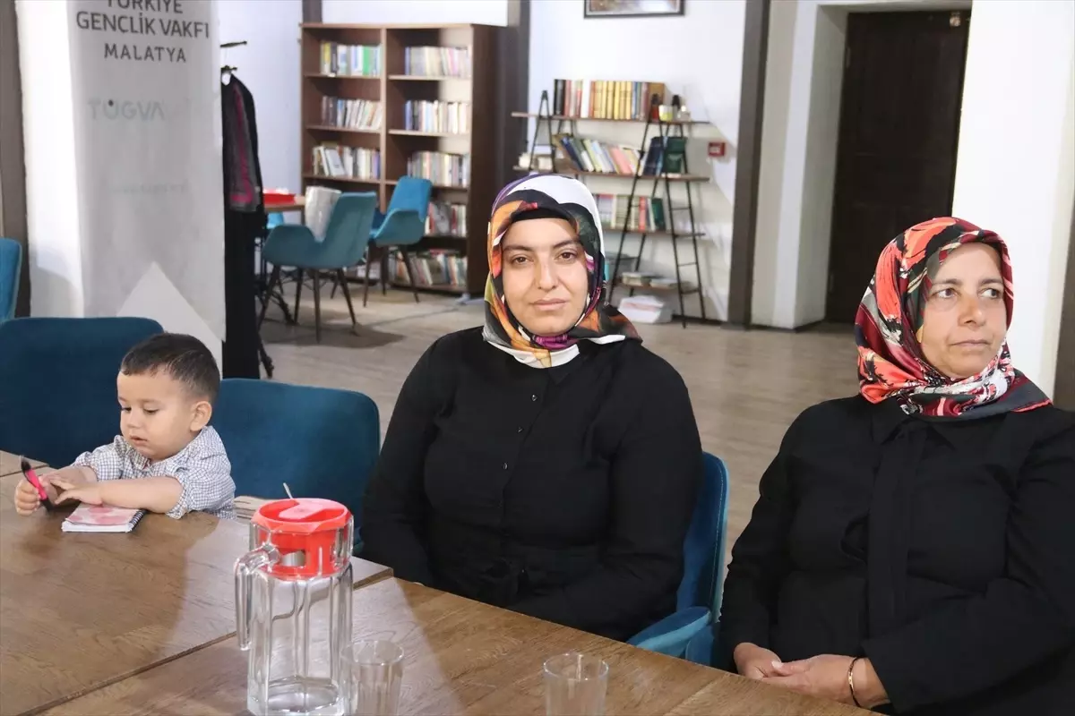 Kızının Hayalini Gerçekleştirmek İçin Üniversiteye Girdi