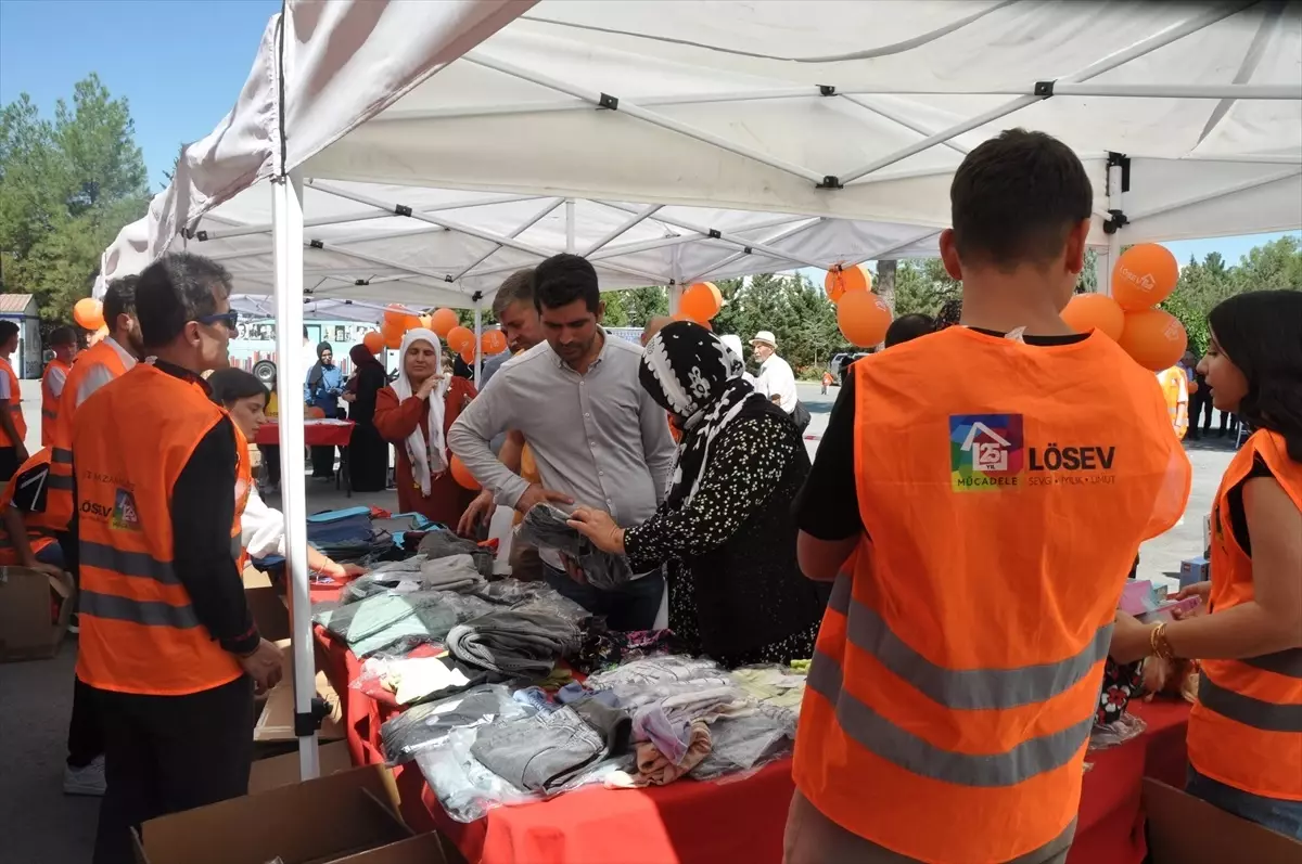 LÖSEV'in 'İyilik Tırı' Mardin'e geldi