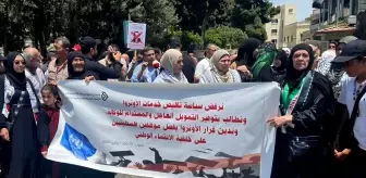 Lübnan'da Filistinli Mültecilerden UNRWA'ya Protesto