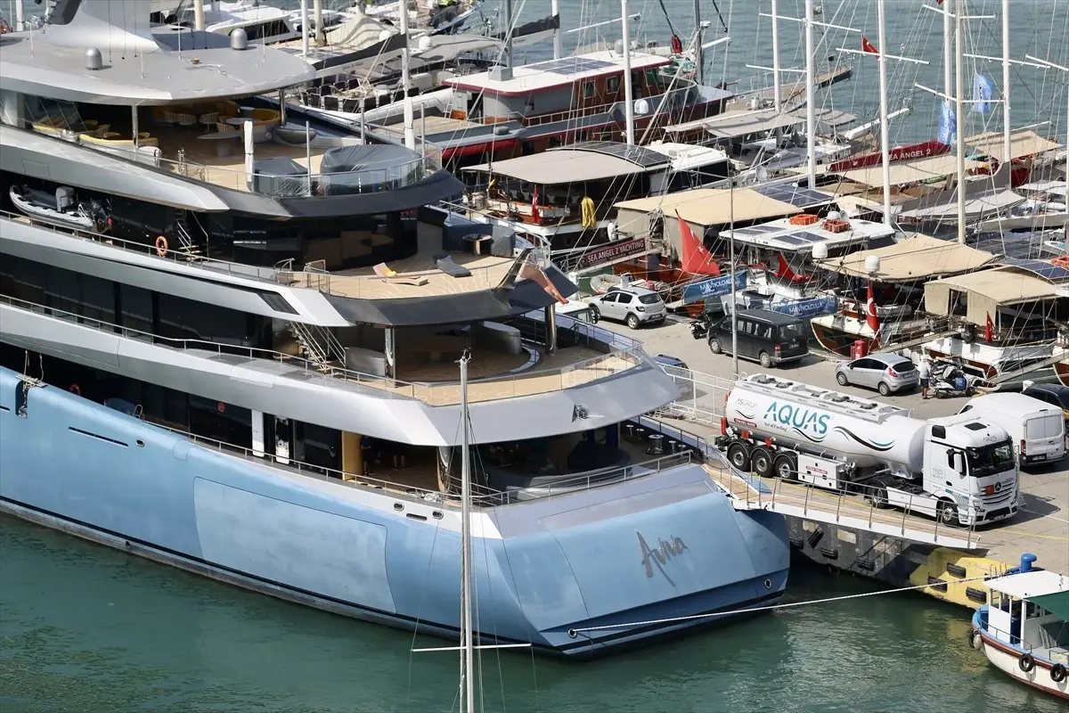 Lüks mega yat 'Aviva' Fethiye'de