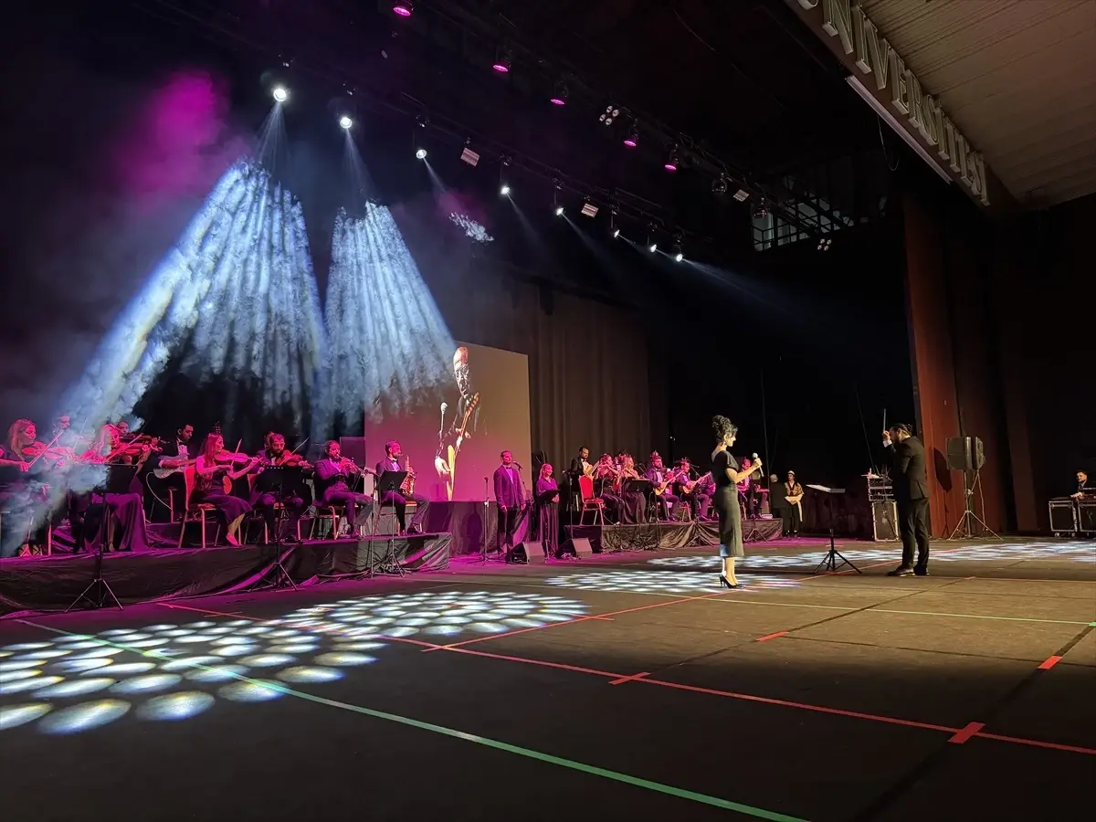 Maarif Orkestrası ve Halk Dansları Topluluğu Adana'da Konser Verdi