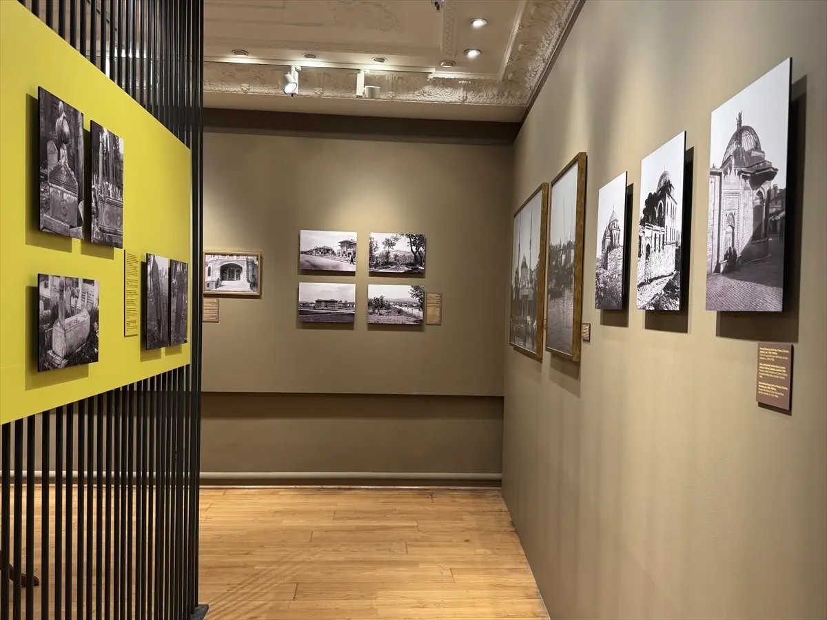 Maceraperest Mimar Arif Hikmet Koyunoğlu'nun Fotoğraf Sergisi İstanbul'da Açılıyor