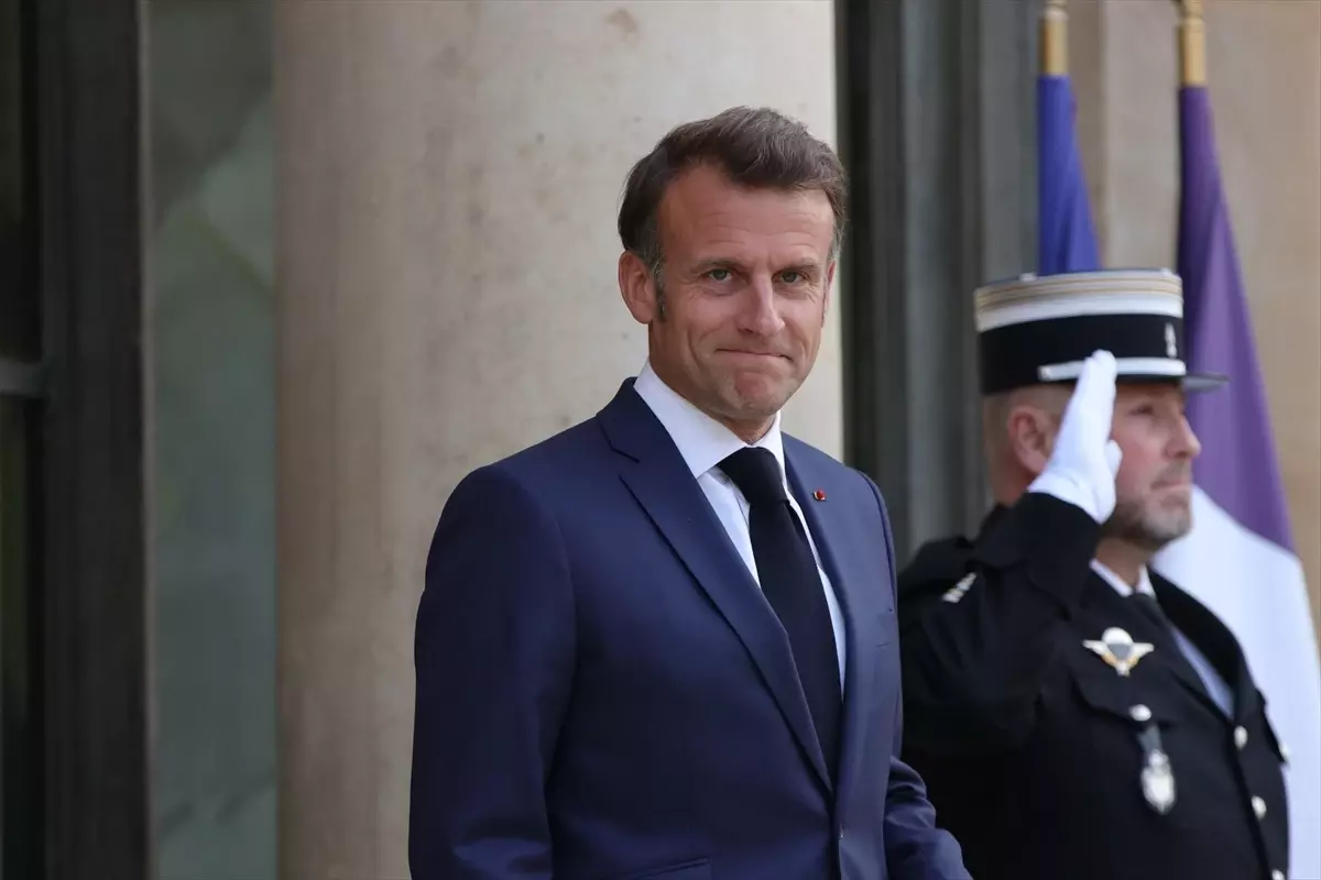Macron'a eşi neden tokat attı?
