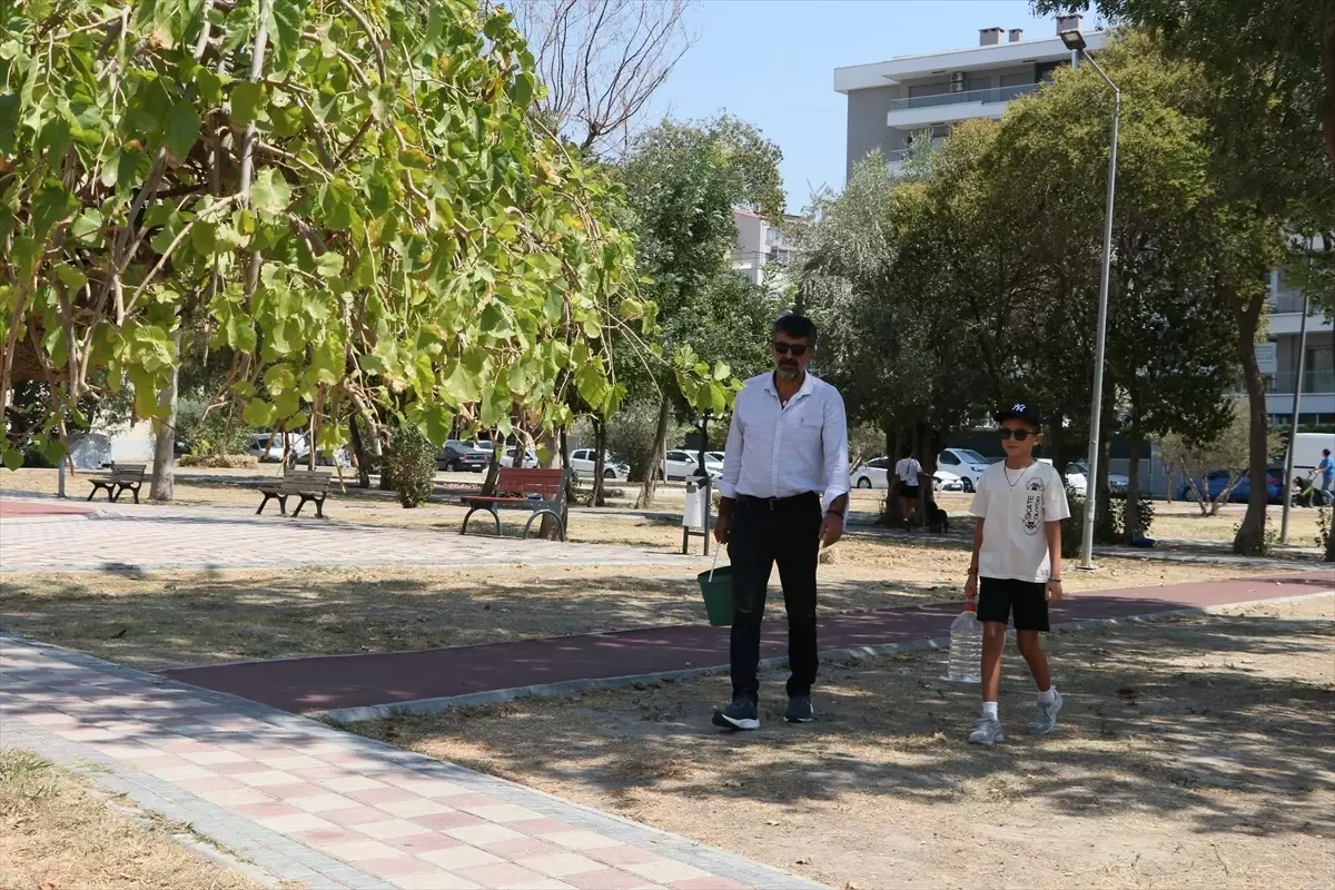 Su Kesintileri Nedeniyle Ağaçları Sulayan Avukat, Belediyeye Suç Duyurusunda Bulundu