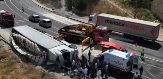 Malatya'da Tır Devrildi, Sürücü Ağır Yaralı