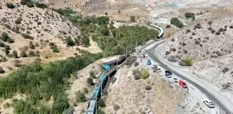 Malatya'da İki Yük Treni Çarpıştı: Makinist Hastaneye Kaldırıldı