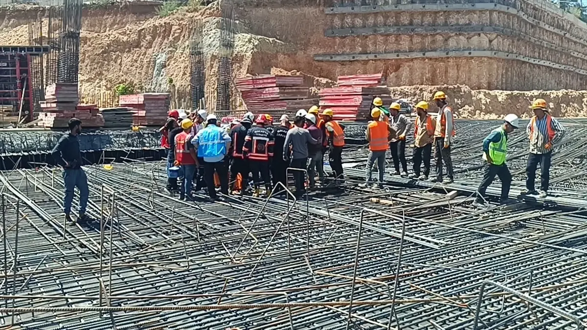 Battalgazi'de İnşaatta Düşen İşçi Yaralandı