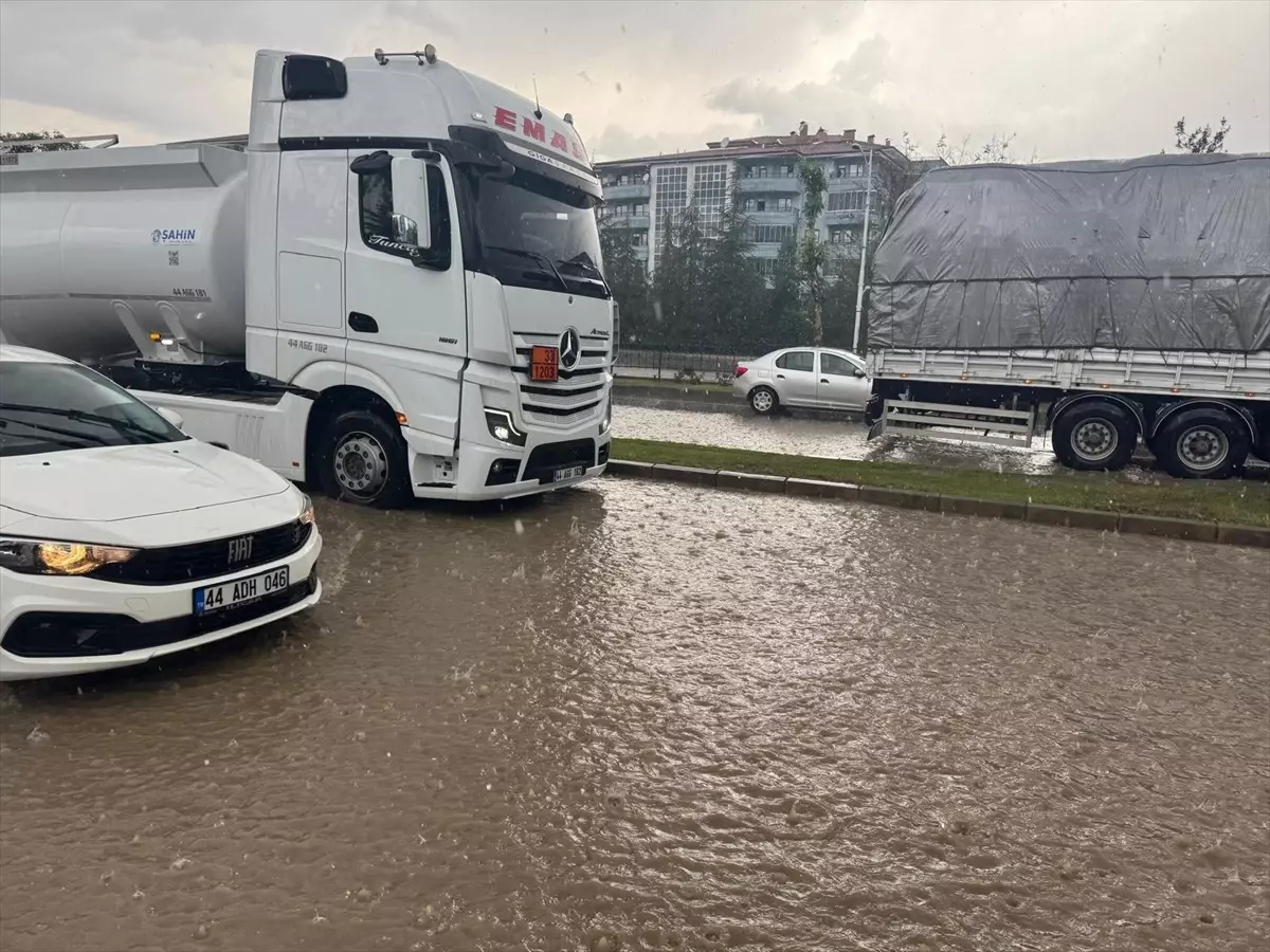 Malatya'da Sağanak ve Dolu Hayatı Olumsuz Etkiledi