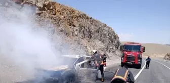 Malatya'da Seyir Halindeki Otomobil Yandı