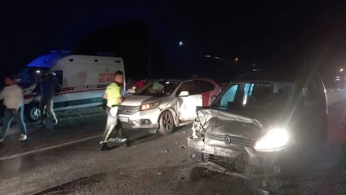 Doğanşehir'de İki Trafik Kazası: 5 Yaralı