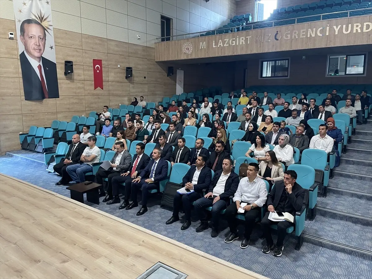 Muş Malazgirt'te Eğitim Değerlendirme Toplantısı Gerçekleştirildi