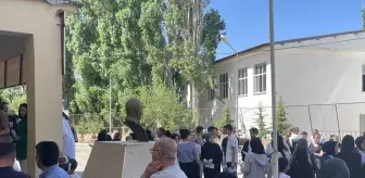 Muş'ta YKS Temel Yeterlilik Testi Başladı