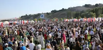 Malazgirt Zaferi birçok ilden misafiri Ahlat'ta buluşturdu