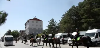 Ahlat'ta Malazgirt Zaferi İçin Atlı Polisler Devriye Geziyor