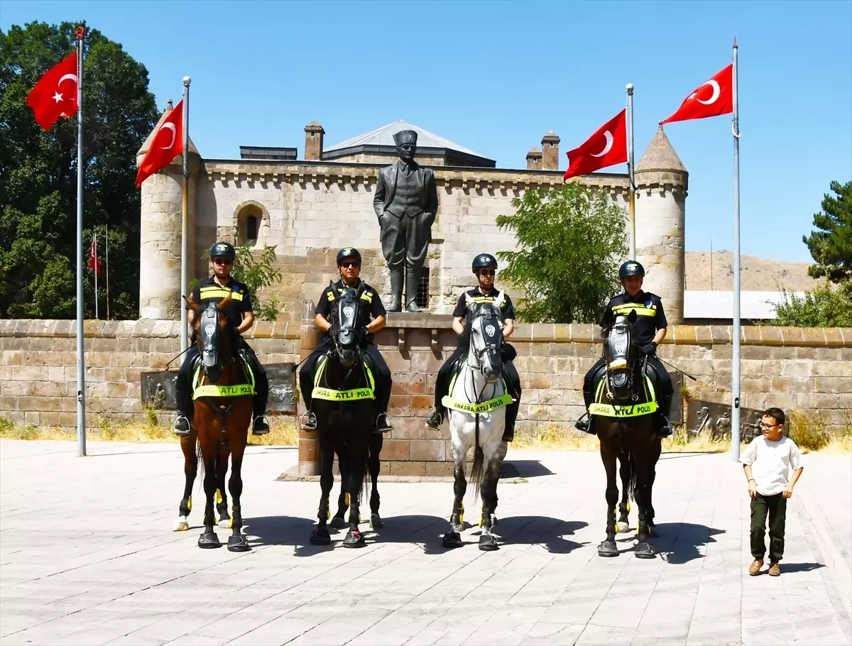 Malazgirt Zaferi Etkinlikleri İçin Bitlis'te Atlı Polis Devriyesi