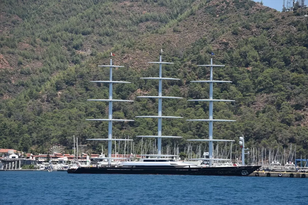 Dünyanın En Büyük Yelkenlisi 'Maltese Falcon' Marmaris'e Geldi