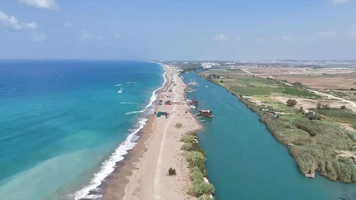 Manavgat'ta Turistler Mavi Tur ile Doğanın Tadını Çıkartıyor