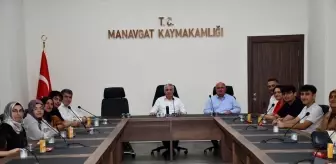 Manavgat Kaymakamı Öğrencilere Ödül Verdi