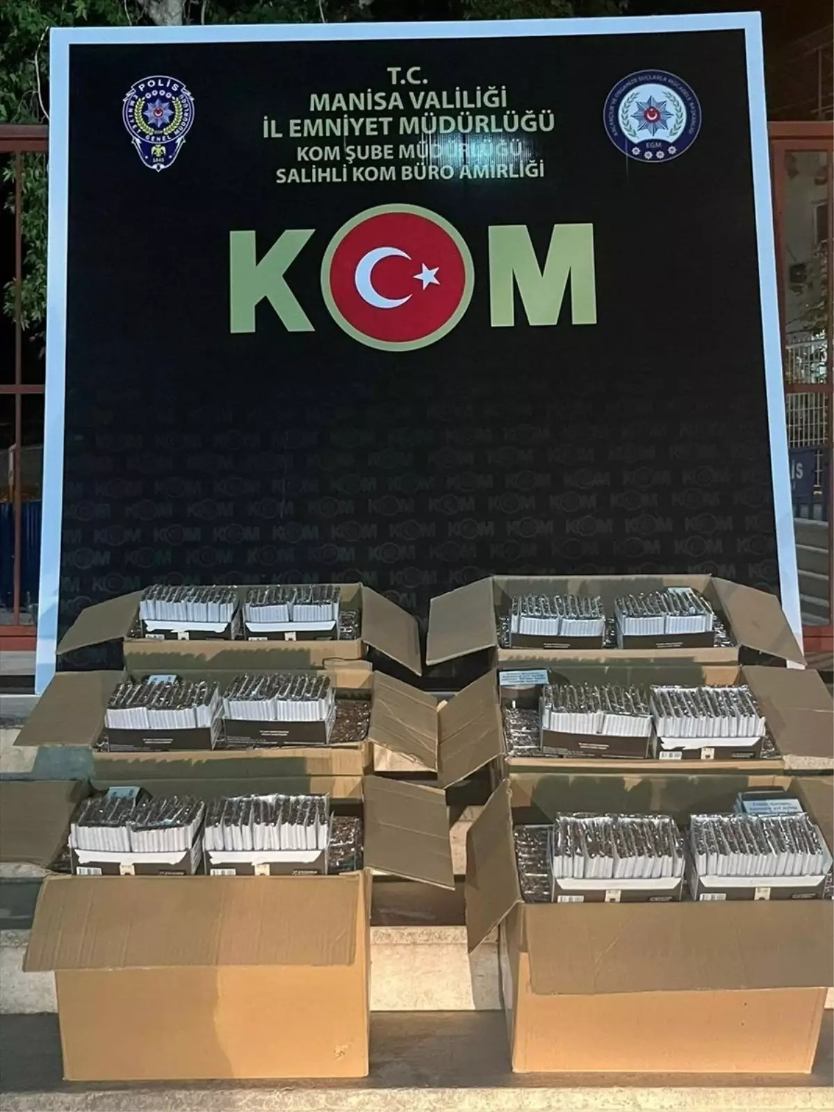 Manisa'da Kaçak Tütün Operasyonu: 292 Bin Makaron ve 240 Kilogram Tütün Ele Geçirildi