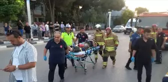 Manisa'da Ağaçla Çarpan Otomobilin Sürücüsü Ağır Yaralandı