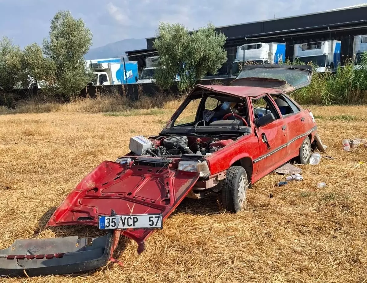Salihli'de Tarlaya Devrilen Otomobilin Sürücüsü Hayatını Kaybetti