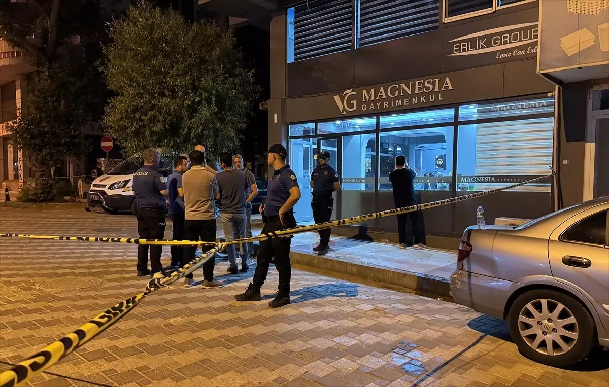 Manisa'da Emlak Ofisinde Silahlı Kavga: 1 Ölü, 3 Yaralı