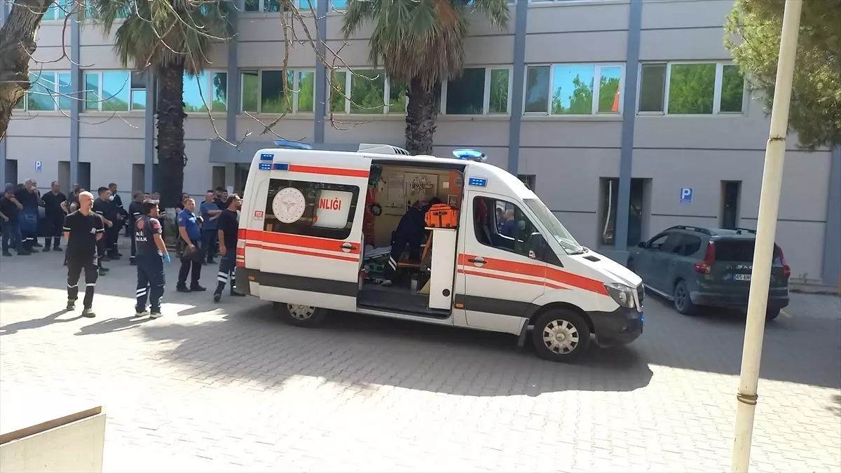 Manisa'da Kimyasal Buhara Maruz Kalan 3 İşçi Hastaneye Kaldırıldı